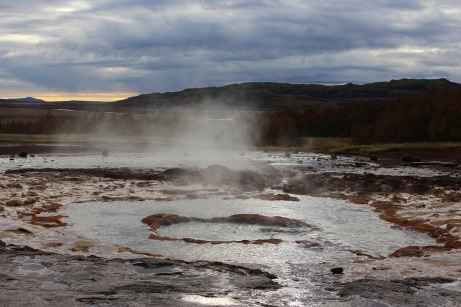 Strokkur is not as large as Geysir, but continues to erupt faithfully every 5-10 minutes, making it a popular tourist stop alongside Geysir. This is what Strokkur looks like between eruptions.